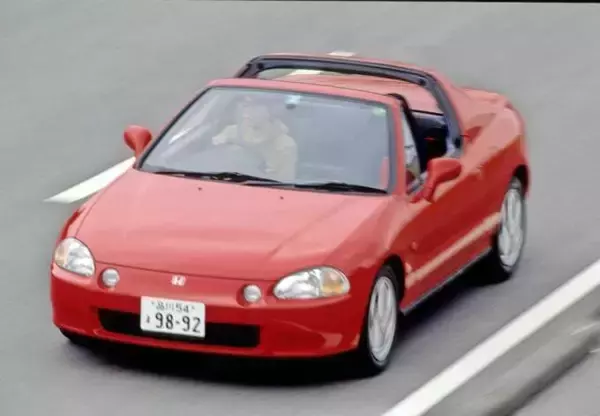 「やりすぎか？　早すぎたのか？　斬新だがイロモノ感が出て売れなかった国産車７選」の画像