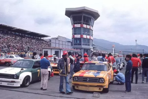 「自分でも買える市販車ベースだから爆発的に盛り上がった！　レーシングドライバーが語る日本のツーリングカーレースの歴史と提案」の画像