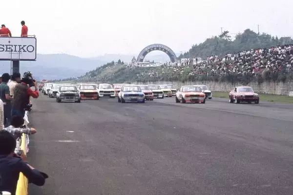 自分でも買える市販車ベースだから爆発的に盛り上がった！　レーシングドライバーが語る日本のツーリングカーレースの歴史と提案