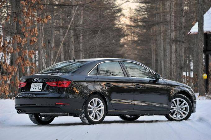 セダンはオッサンの乗りものじゃない！　イケてる女子こそ乗るべきエレガントな小型セダン４選