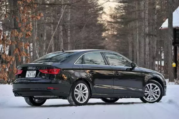 「セダンはオッサンの乗りものじゃない！　イケてる女子こそ乗るべきエレガントな小型セダン４選」の画像