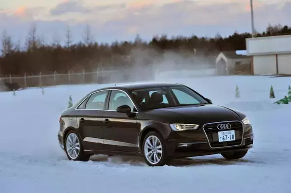 「セダンはオッサンの乗りものじゃない！　イケてる女子こそ乗るべきエレガントな小型セダン４選」の画像