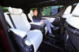 「品格よりも重要なモノがある？　VIPや芸能人など運転手付きセレブがセダンじゃなくミニバンを選ぶようになったワケ」の画像2