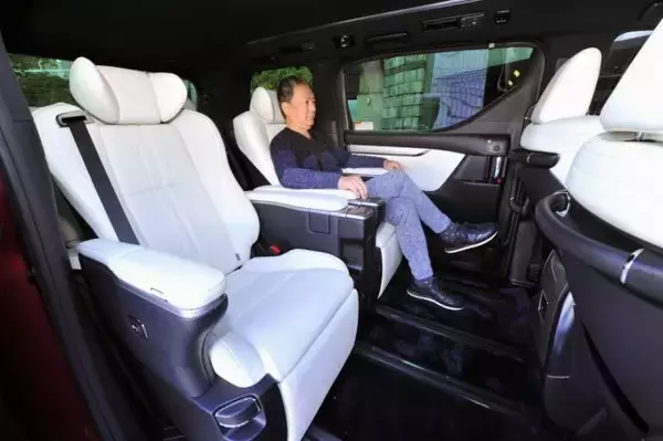 「品格よりも重要なモノがある？　VIPや芸能人など運転手付きセレブがセダンじゃなくミニバンを選ぶようになったワケ」の画像