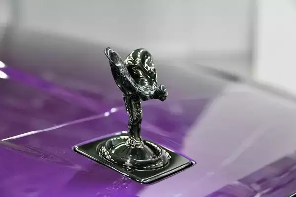 「高級感と個性が見事に融合！　ロールス・ロイス カリナンに人気シリーズ「ブラックバッジ」を設定」の画像