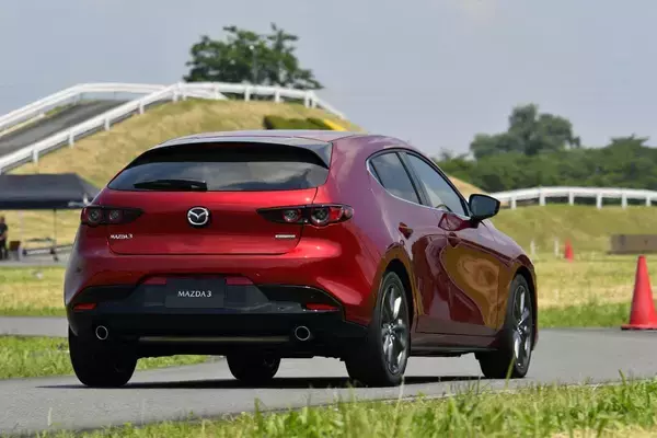 「これぞギャップ萌え！　女性が乗ると突如オシャレに感じるクルマ５選」の画像