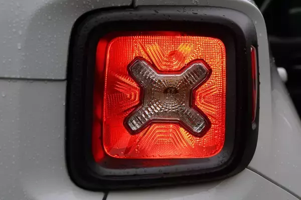 「これぞギャップ萌え！　女性が乗ると突如オシャレに感じるクルマ５選」の画像