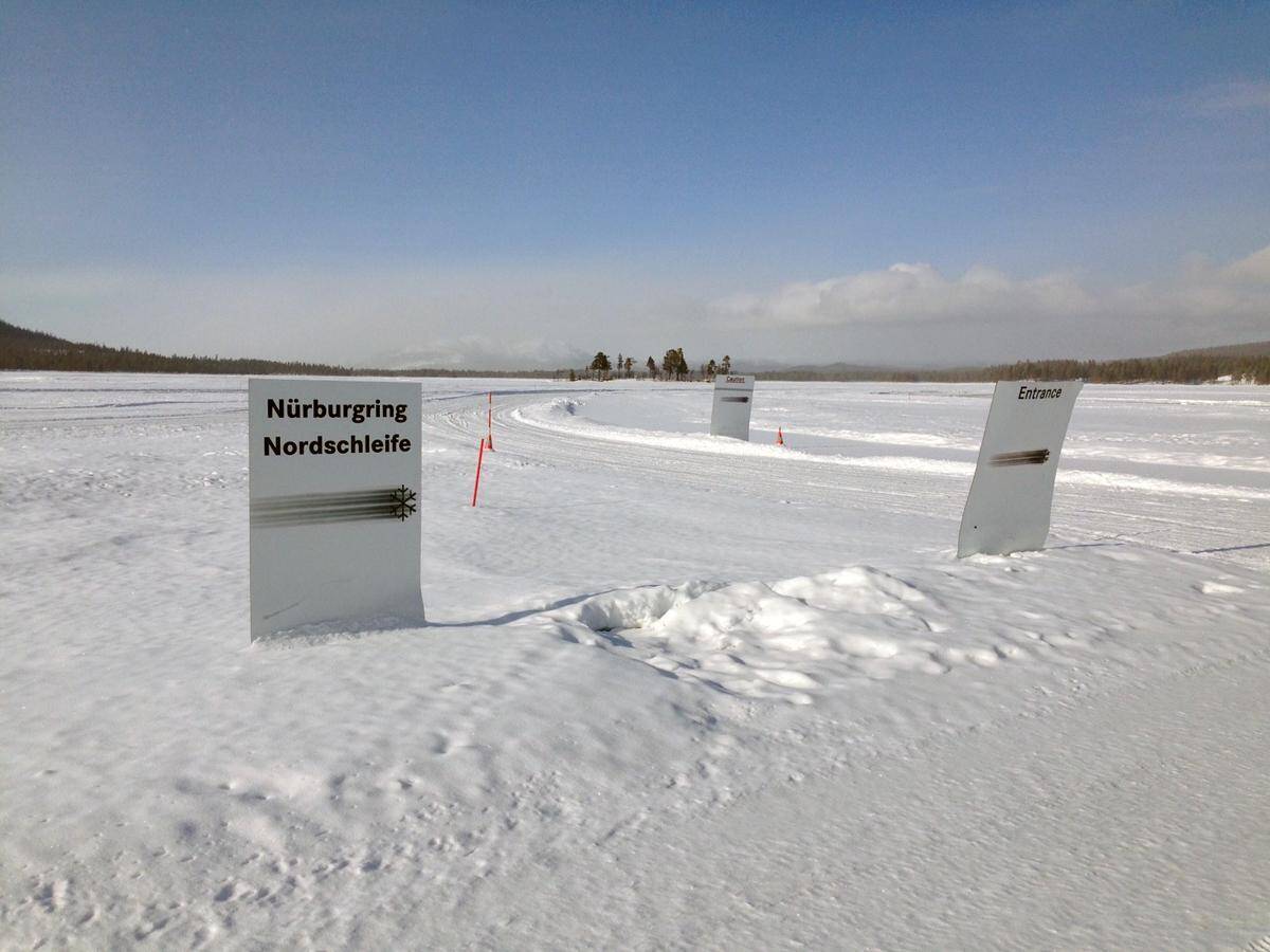 日本のメーカーは雪道走行を甘く見すぎ？　海外で開催されるクルマの「ウインタードライブレッスン」の驚くべき中身とは