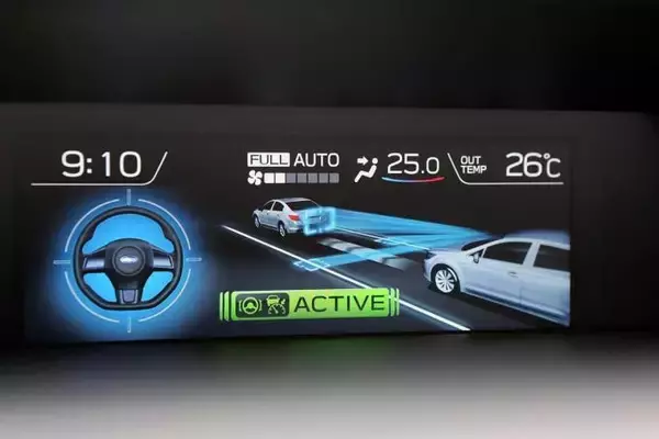 「運転が恐い！　苦手！　という人は必見の運転が上手くなったと勘違いするほど凄いクルマの装備８選」の画像