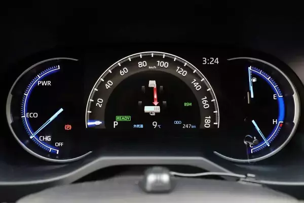 「運転が恐い！　苦手！　という人は必見の運転が上手くなったと勘違いするほど凄いクルマの装備８選」の画像