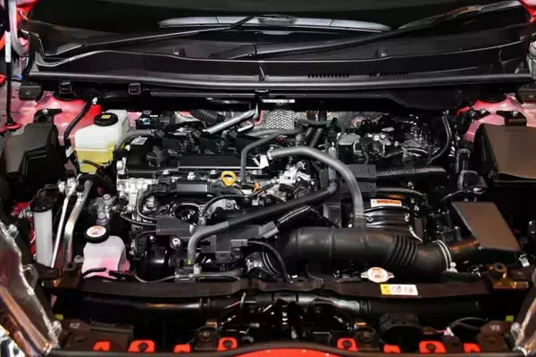 「発売前に徹底比較！　注目のコンパクトカー「トヨタ・ヤリス」と「ホンダ・フィット」の選び方とは」の画像