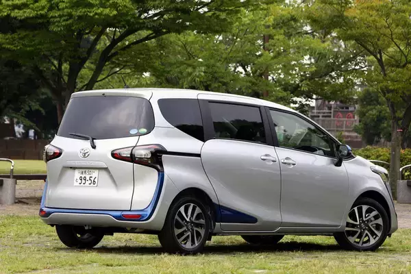 「新車でもないのになぜ？　登場から４年も経つトヨタ・シエンタが突如販売トップに躍り出たワケ」の画像