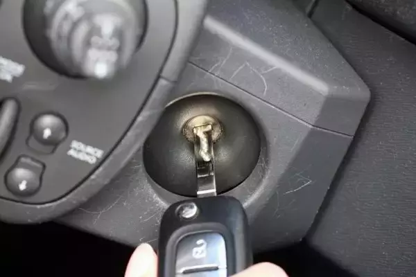 「お金があっても高級装備のほうがいいとは限らない？　選べるクルマの装備６つのメリット・デメリット」の画像