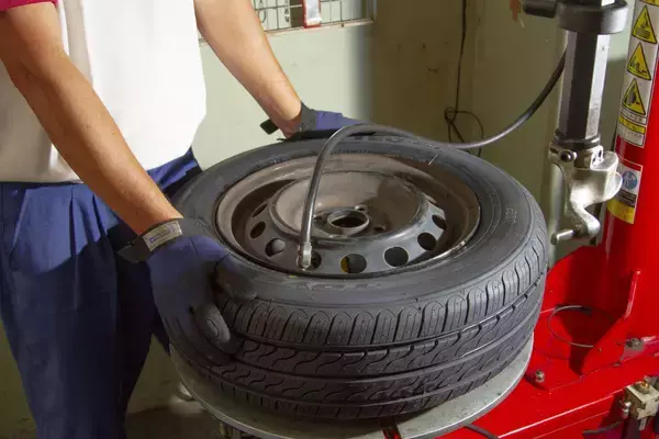 「乗り心地や燃費にも影響！　クルマのホイールバランスってなに？」の画像