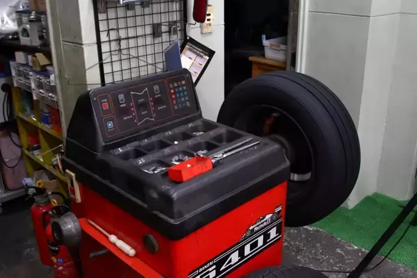 「乗り心地や燃費にも影響！　クルマのホイールバランスってなに？」の画像