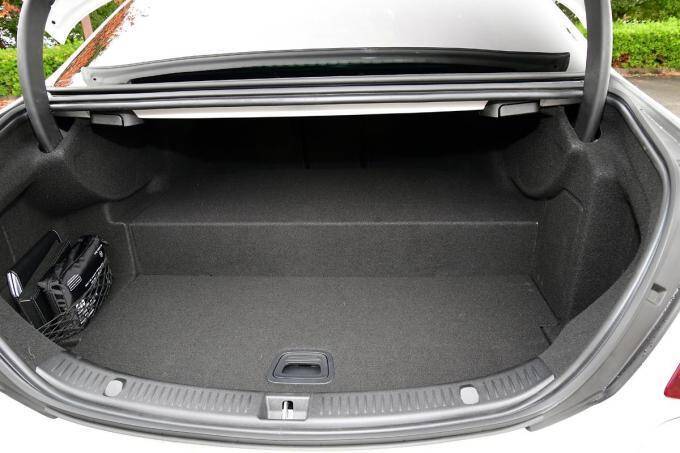 【試乗】メルセデス・ベンツE350deは日本待望のパワーユニット搭載！　速くて静かで言うことなしのデキ