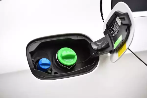 「【試乗】メルセデス・ベンツE350deは日本待望のパワーユニット搭載！　速くて静かで言うことなしのデキ」の画像