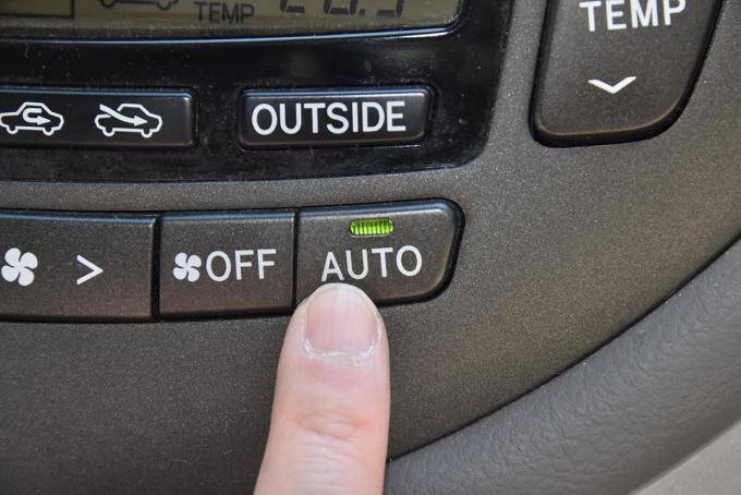 寒い時期は車内を暖めるだけ なら冬場のクルマはa Cボタンをオフにしたほうがいい 19年12月23日 エキサイトニュース 2 2