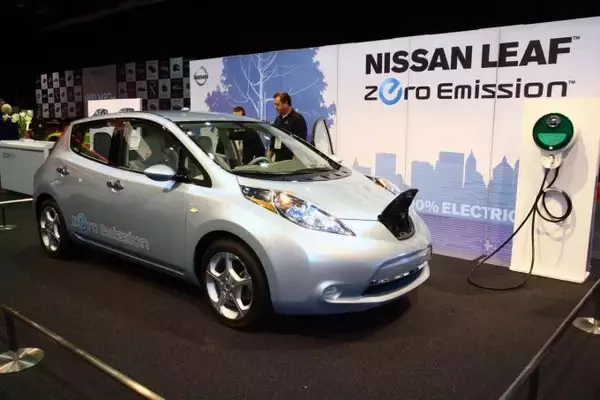 「【なぜ世界的に統一されない？】ユーザーメリットを損なうのにEVの充電ソケットが多数存在するワケ」の画像