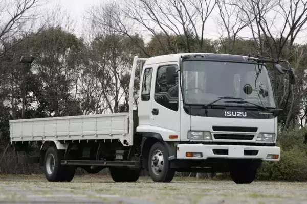 【就職にも有利！】中型免許の「8tに限る」を「11t」まで乗れるようにする限定解除の中身とは