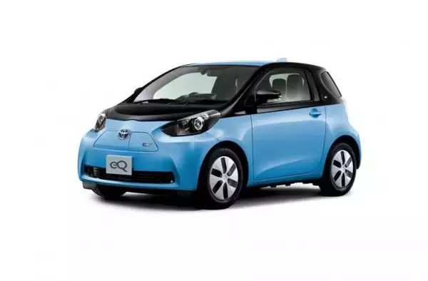 「【なぜ知名度抜群のプリウスじゃなくてUX？】トヨタ初の市販EVがレクサスブランドから登場するワケ」の画像