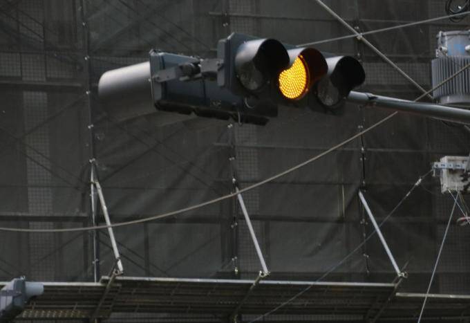 【地域によって異なる？】信号が変わるタイミングや青の長さは誰がどのように決めているのか