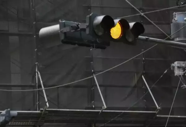 「【地域によって異なる？】信号が変わるタイミングや青の長さは誰がどのように決めているのか」の画像