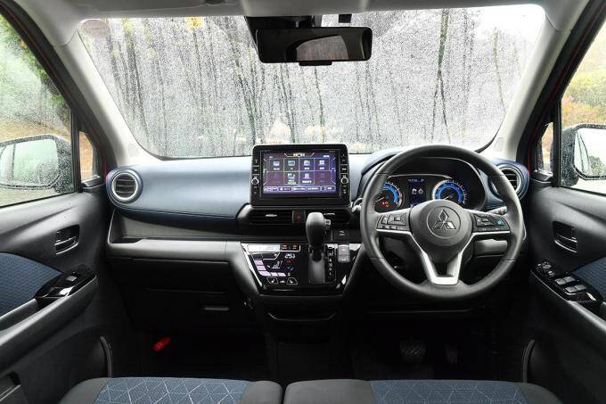 【試乗】個性的なルックスで若者男子に大人気！　乗ればクルマ好き化不可避の三菱eKクロスの魅力とは