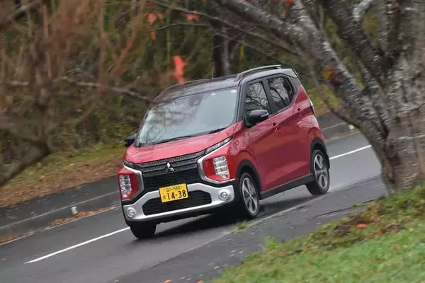 「【試乗】個性的なルックスで若者男子に大人気！　乗ればクルマ好き化不可避の三菱eKクロスの魅力とは」の画像