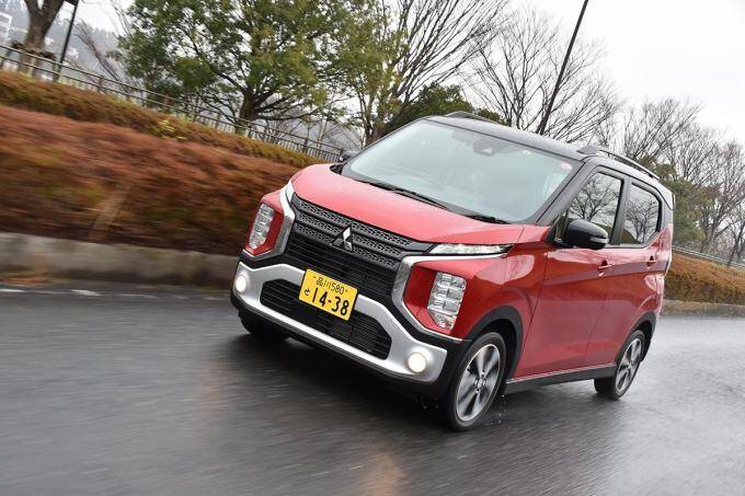 【試乗】個性的なルックスで若者男子に大人気！　乗ればクルマ好き化不可避の三菱eKクロスの魅力とは