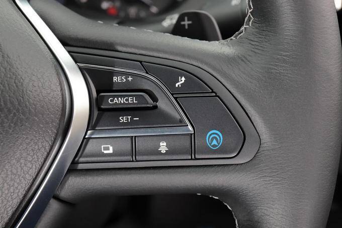 【一気にトレンドになる可能性は？】スカイラインとBMWが採用した「手放し運転」機能の採用は拡大するのか