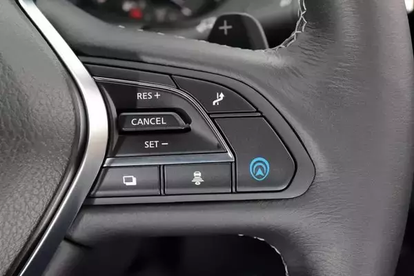 「【一気にトレンドになる可能性は？】スカイラインとBMWが採用した「手放し運転」機能の採用は拡大するのか」の画像