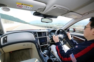 【一気にトレンドになる可能性は？】スカイラインとBMWが採用した「手放し運転」機能の採用は拡大するのか