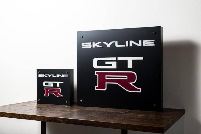 自宅やガレージをGT-Rエンブレムが彩る！　日下エンジニアリングからファン必見のLEDディスプレイ発売