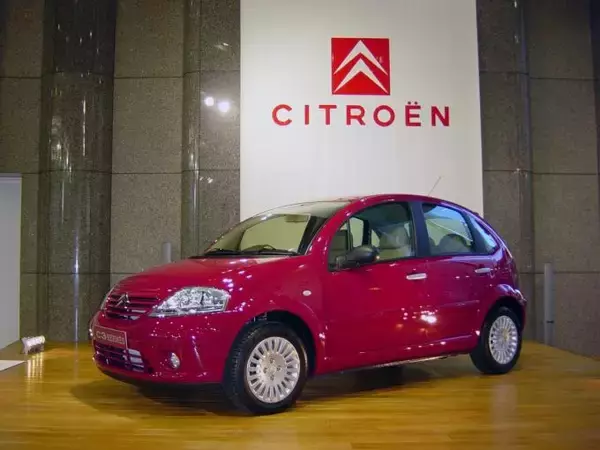 「【エルメスにコーチにポール・スミス！】激レアな世界のハイブランドとコラボしたクルマ５選とその中身」の画像