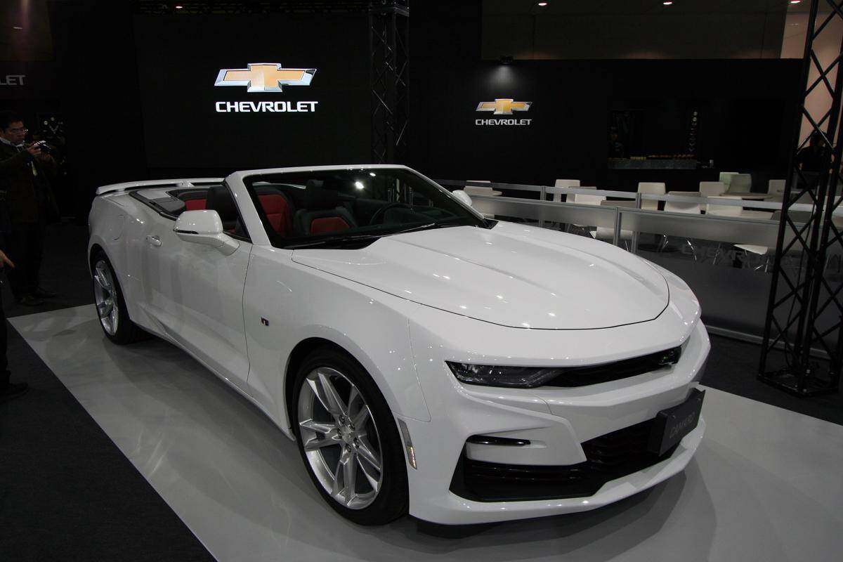 MR化した新型コルベットが日本初見参！　人だかりができる人気っぷりのシボレーブース【東京オートサロン2020】