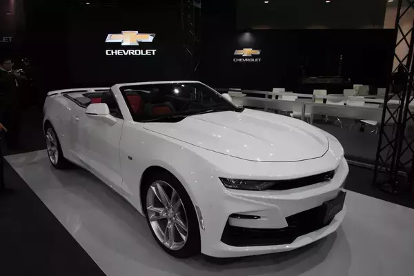 「MR化した新型コルベットが日本初見参！　人だかりができる人気っぷりのシボレーブース【東京オートサロン2020】」の画像