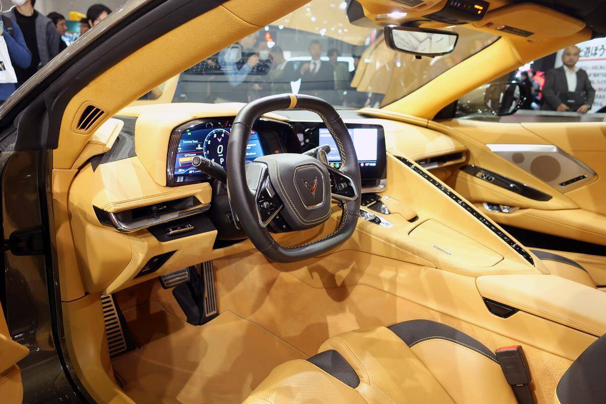 MR化した新型コルベットが日本初見参！　人だかりができる人気っぷりのシボレーブース【東京オートサロン2020】