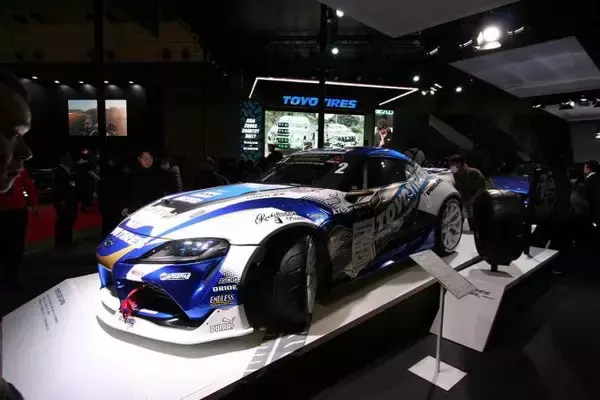 「モータースポーツ界を席巻するトーヨータイヤ！　哀川 翔をはじめ豪華ドライバー陣が勢揃い【東京オートサロン2020】」の画像