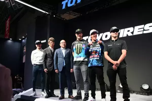 「モータースポーツ界を席巻するトーヨータイヤ！　哀川 翔をはじめ豪華ドライバー陣が勢揃い【東京オートサロン2020】」の画像