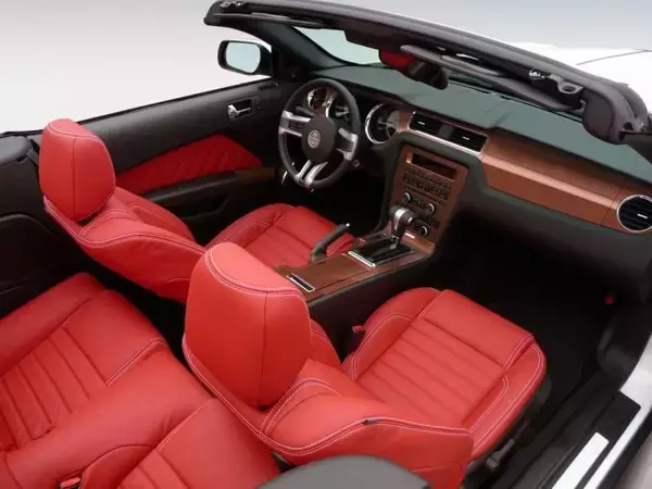 「【新車は絶滅確実！　中古も減る一方!!】いま乗っておくべき珠玉の４リッター超排気量国産車４選」の画像