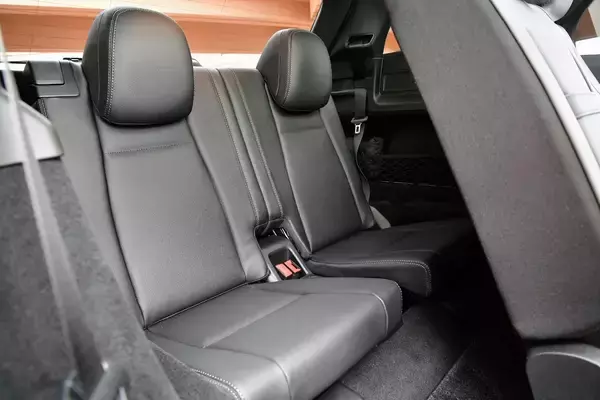 「【試乗】ディーゼル車と気づかないほどの加速フィールや静粛性！　メルセデス・ベンツGLE400dに非の打ち所ナシ」の画像