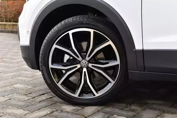 「【試乗】一番小さいSUVでも実力高し！　VW T-Crossが見せた軽快な走り」の画像