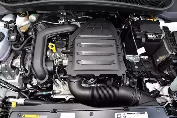 「【試乗】一番小さいSUVでも実力高し！　VW T-Crossが見せた軽快な走り」の画像