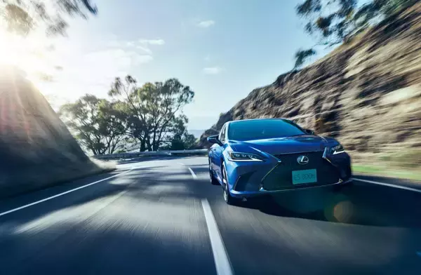 「レクサスがバレンタインにちなんだイベントを開催！　クルマに乗り絶品チョコレートが味わえる」の画像