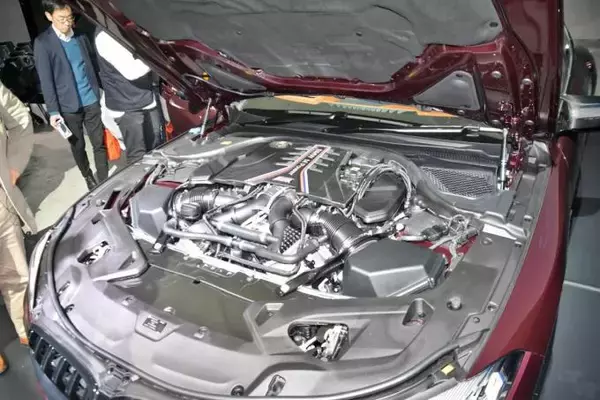 「2020年もMで攻める！　BMWがレーシングテクノロジー直結の究極スポーツカー「M8グランクーペ」を発売」の画像