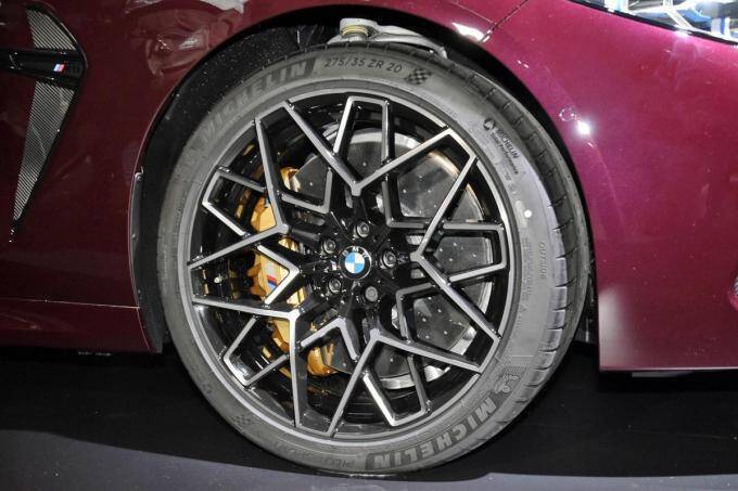 2020年もMで攻める！　BMWがレーシングテクノロジー直結の究極スポーツカー「M8グランクーペ」を発売