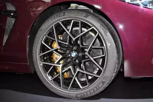 「2020年もMで攻める！　BMWがレーシングテクノロジー直結の究極スポーツカー「M8グランクーペ」を発売」の画像