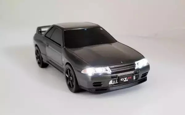 「待望の第2弾はR32！　日産公認のスカイラインGT-R型モバイルバッテリーの新作が発売中」の画像