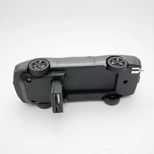 「待望の第2弾はR32！　日産公認のスカイラインGT-R型モバイルバッテリーの新作が発売中」の画像